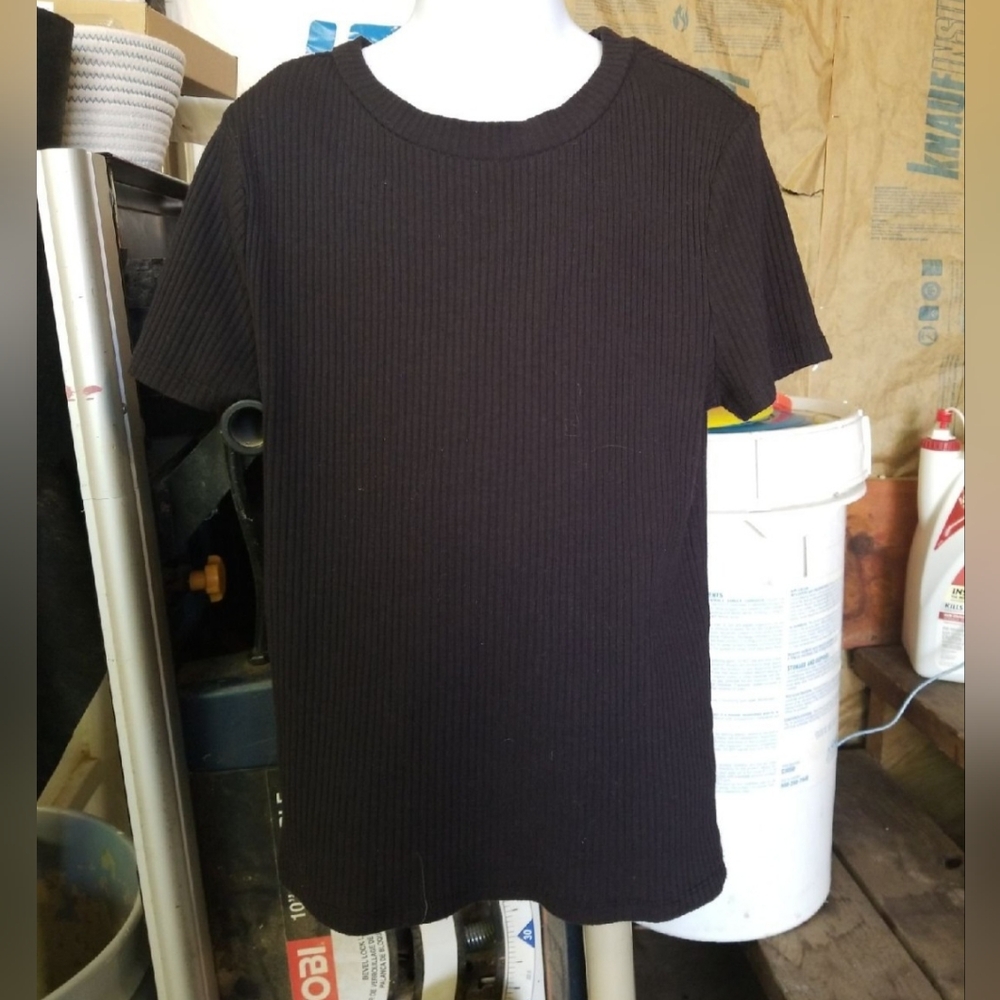 Girls black short sleeve tshirt size small